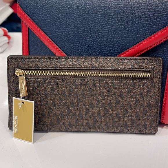 Michael Kors Reed Large Bifold Signature Snap Wallet Card Case 
Brown 
NWT - Picture 5 of 16